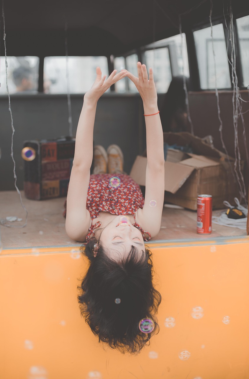 オンラインでの笑いが瞬時のつながりを生み出す理由