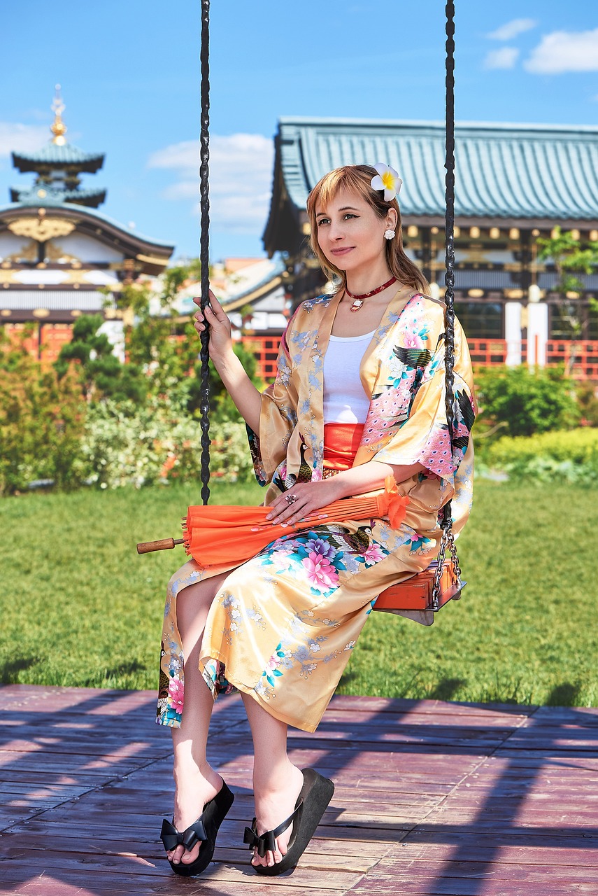 スクリーンを通じた非予想な関係の探究